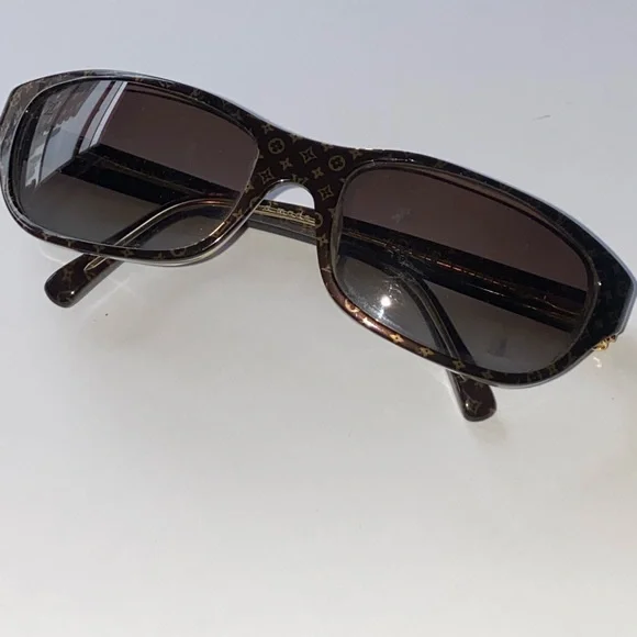 Louis Vuitton Sunglasses - Picture 6 of 7